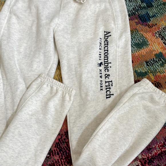 A&f logo sweatpants heather grey size small like new - Picture 2 of 5